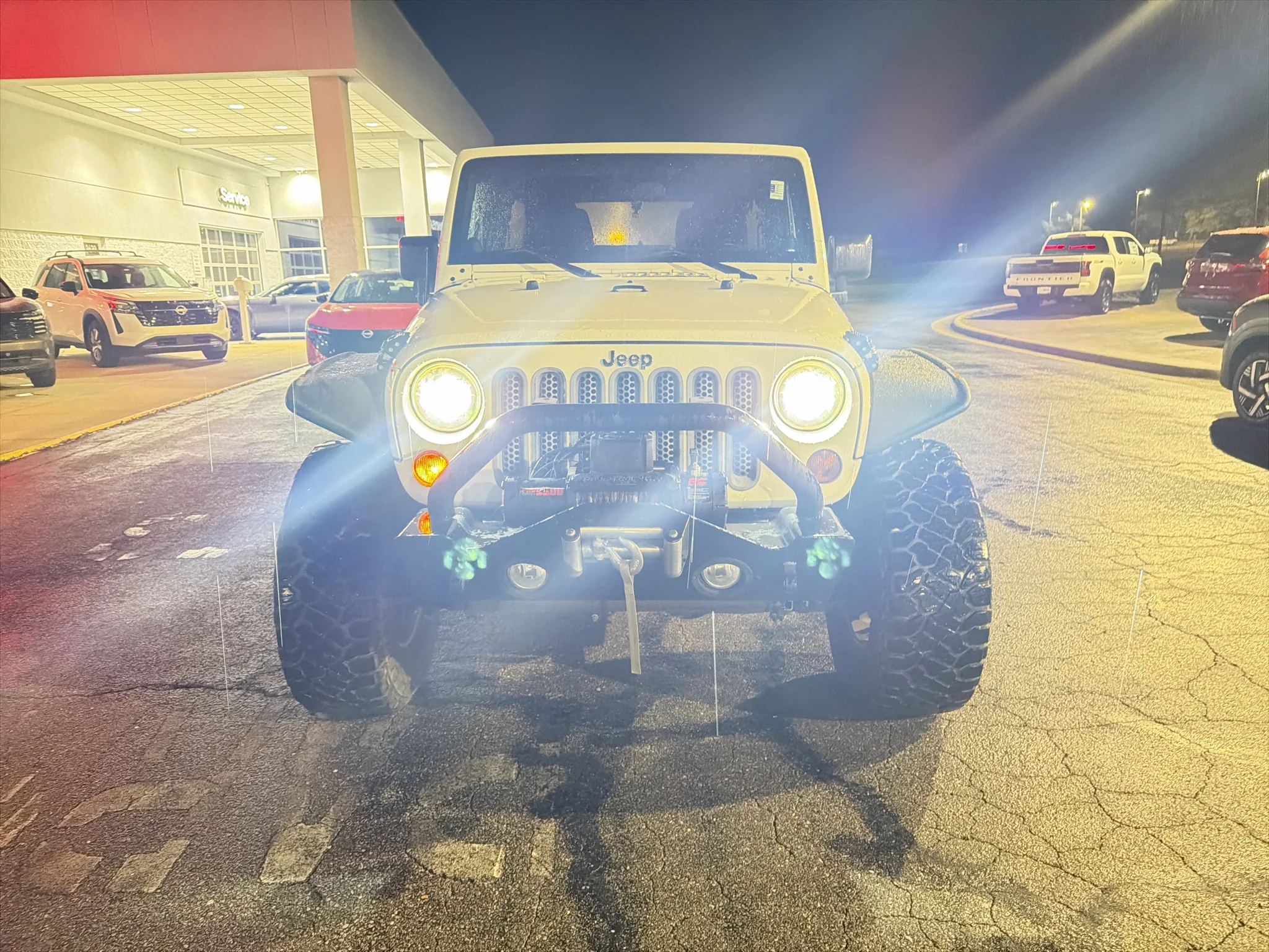 Used 2011 Bright White Clearcoat Jeep Rubicon image 9