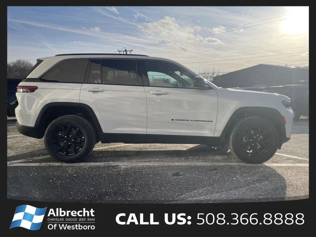 New 2026 Bright White Clear-Coat Exterior Paint Jeep Altitude image 6