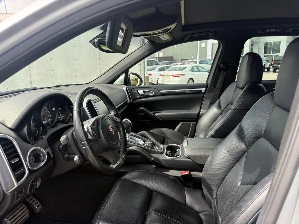 Used 2012  Porsche S image 4