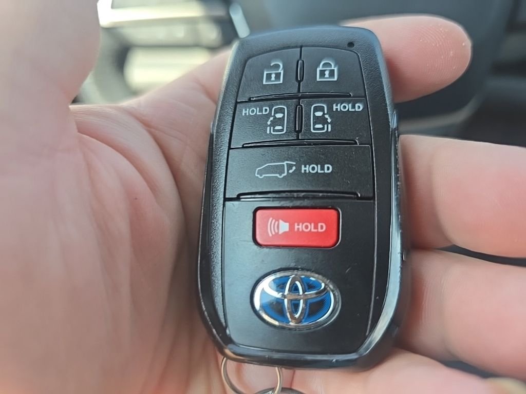 Used 2024  Toyota XLE image 21