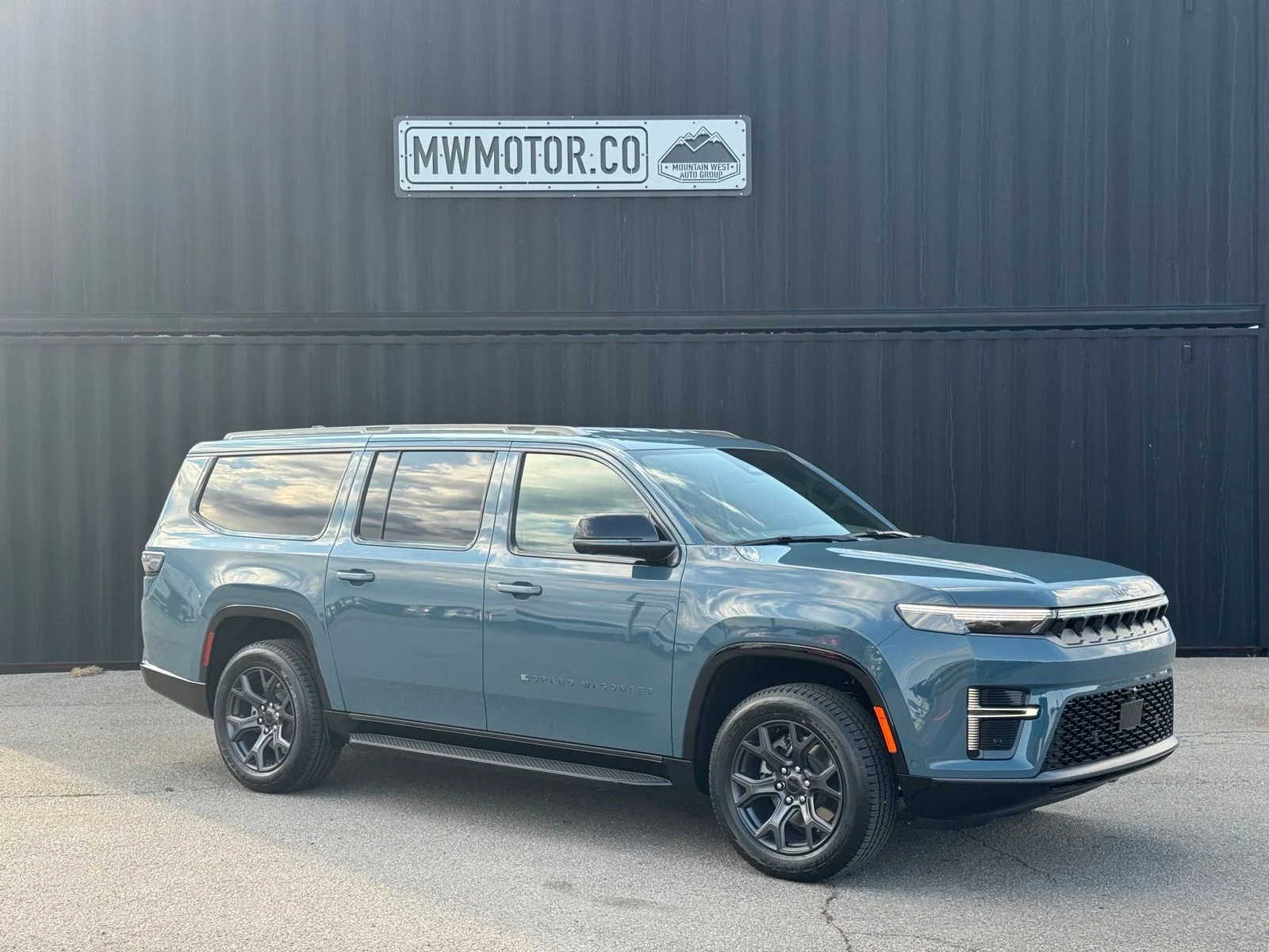 New 2026 Steel Blue Exterior Paint Jeep Limited Altitude image 1