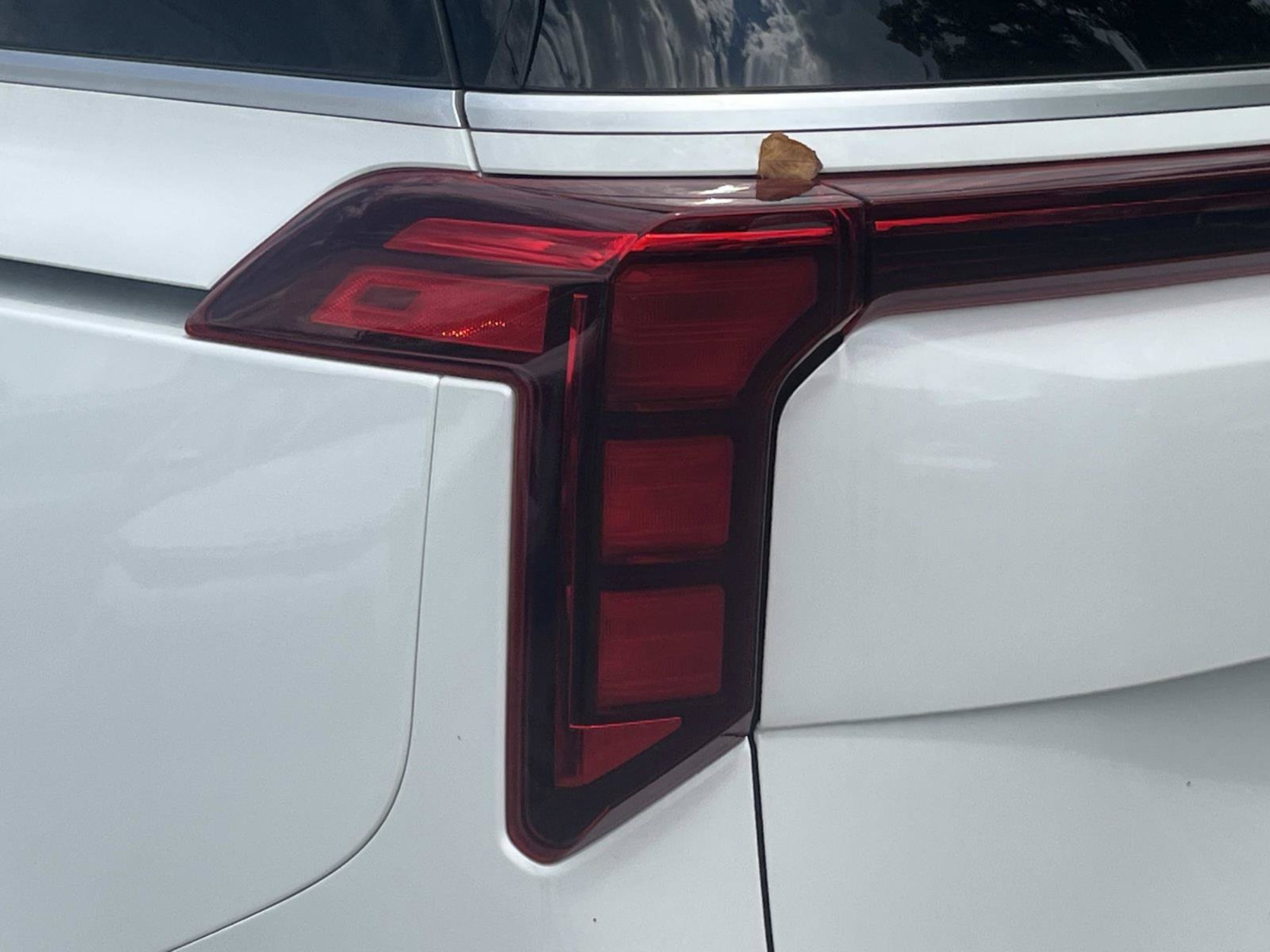 New 2026 Snow White Pearl Kia LX image 36