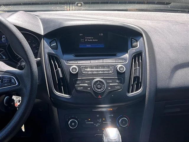 Used 2015 Red Ford SE image 6