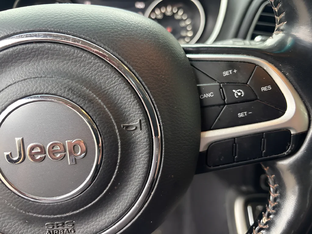 Used 2021 Crystal Metallic Jeep Latitude image 15