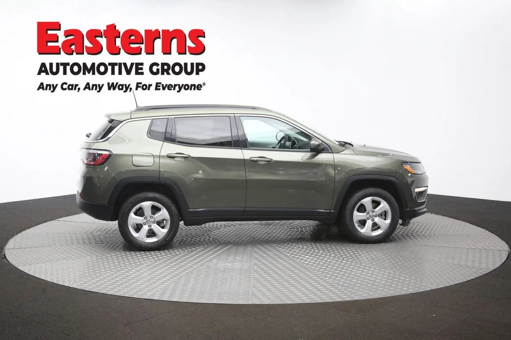 Used 2021 Green Jeep Latitude image 45