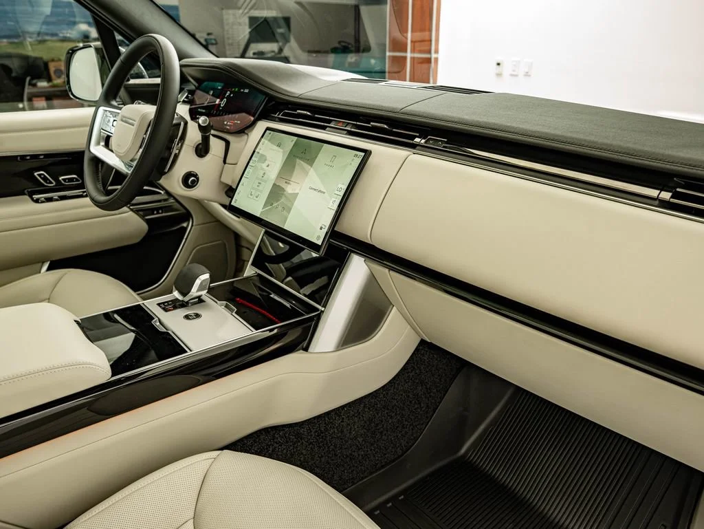 New 2026 Icy White Satin Land Rover SE image 35