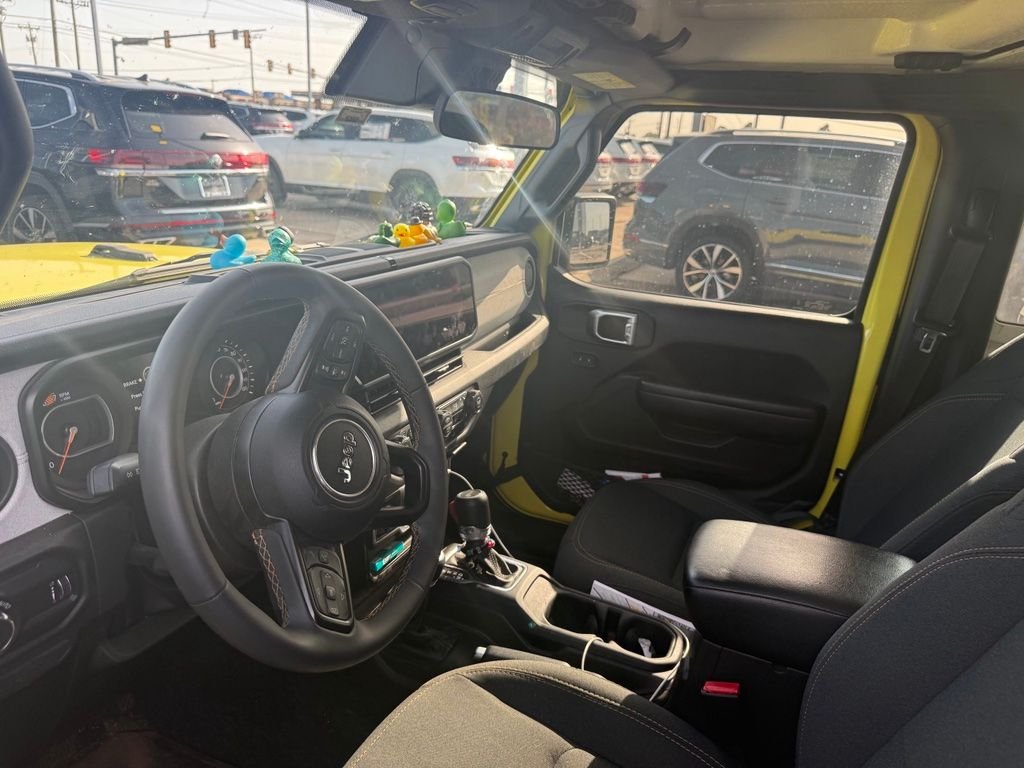 Used 2024 High Velocity Clearcoat Jeep Sport S image 9