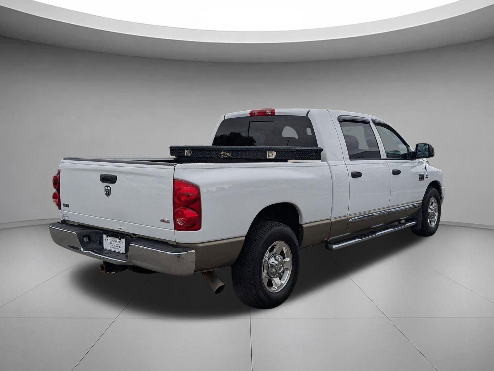 Used 2008 Bright White Dodge SXT image 5
