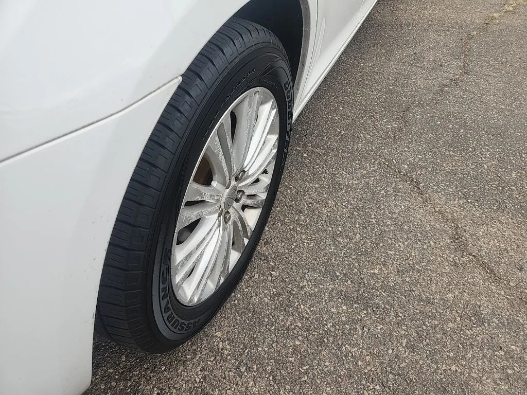 Used 2013 White Chrysler Base image 13
