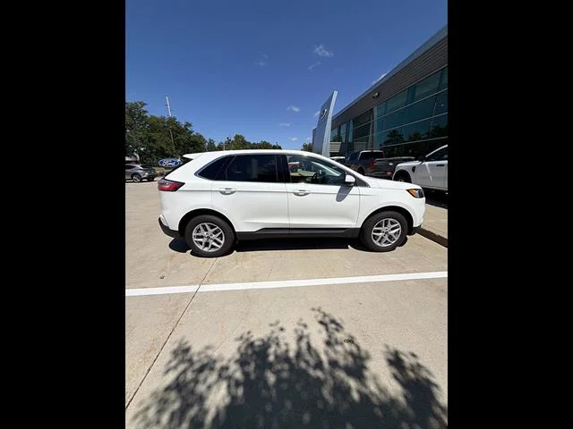 Used 2024 Star White Ford SEL image 19