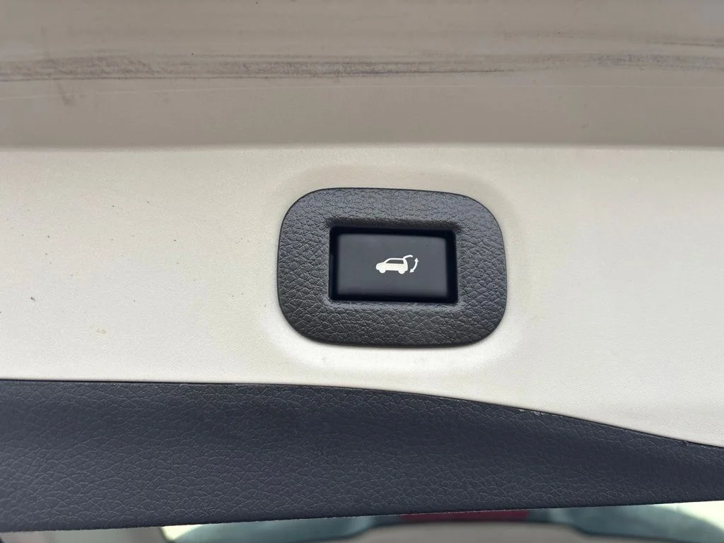 Used 2018 Gray Nissan SV image 22