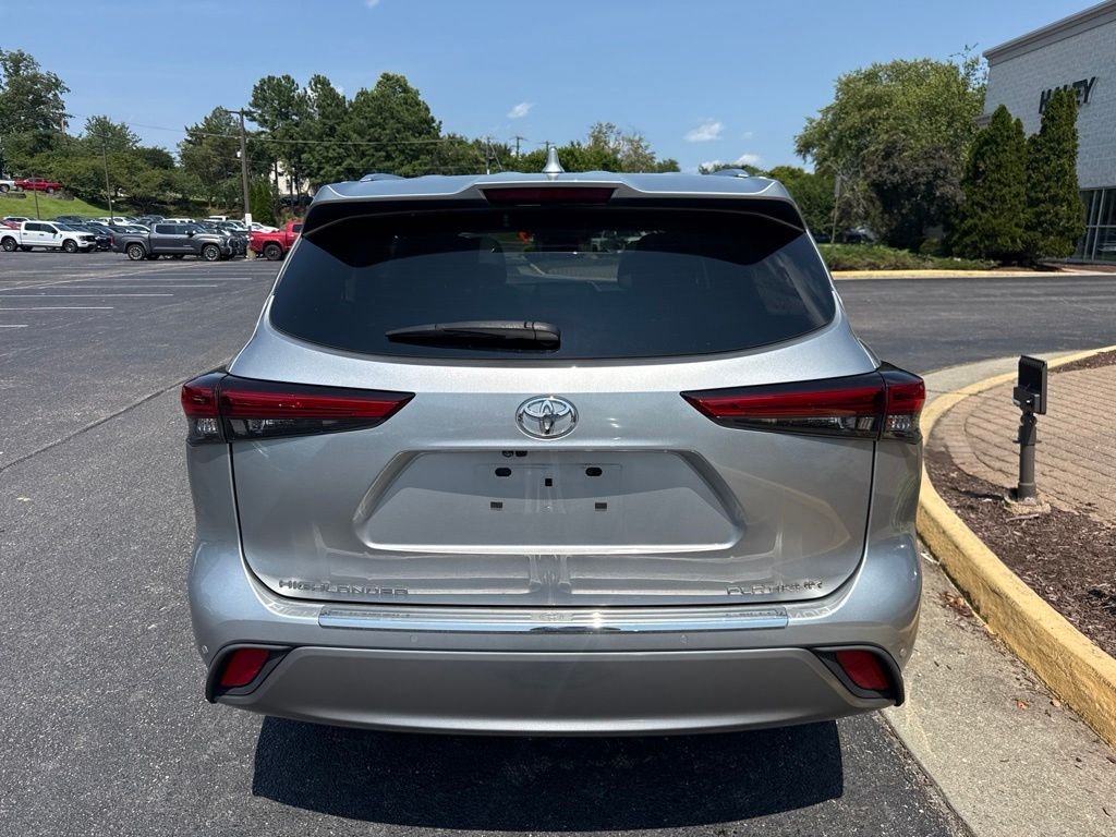 Used 2023 Silver Toyota Platinum image 4