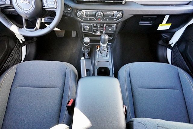 New 2026 Bright White Clear-Coat Exterior Paint Jeep Sport S image 25