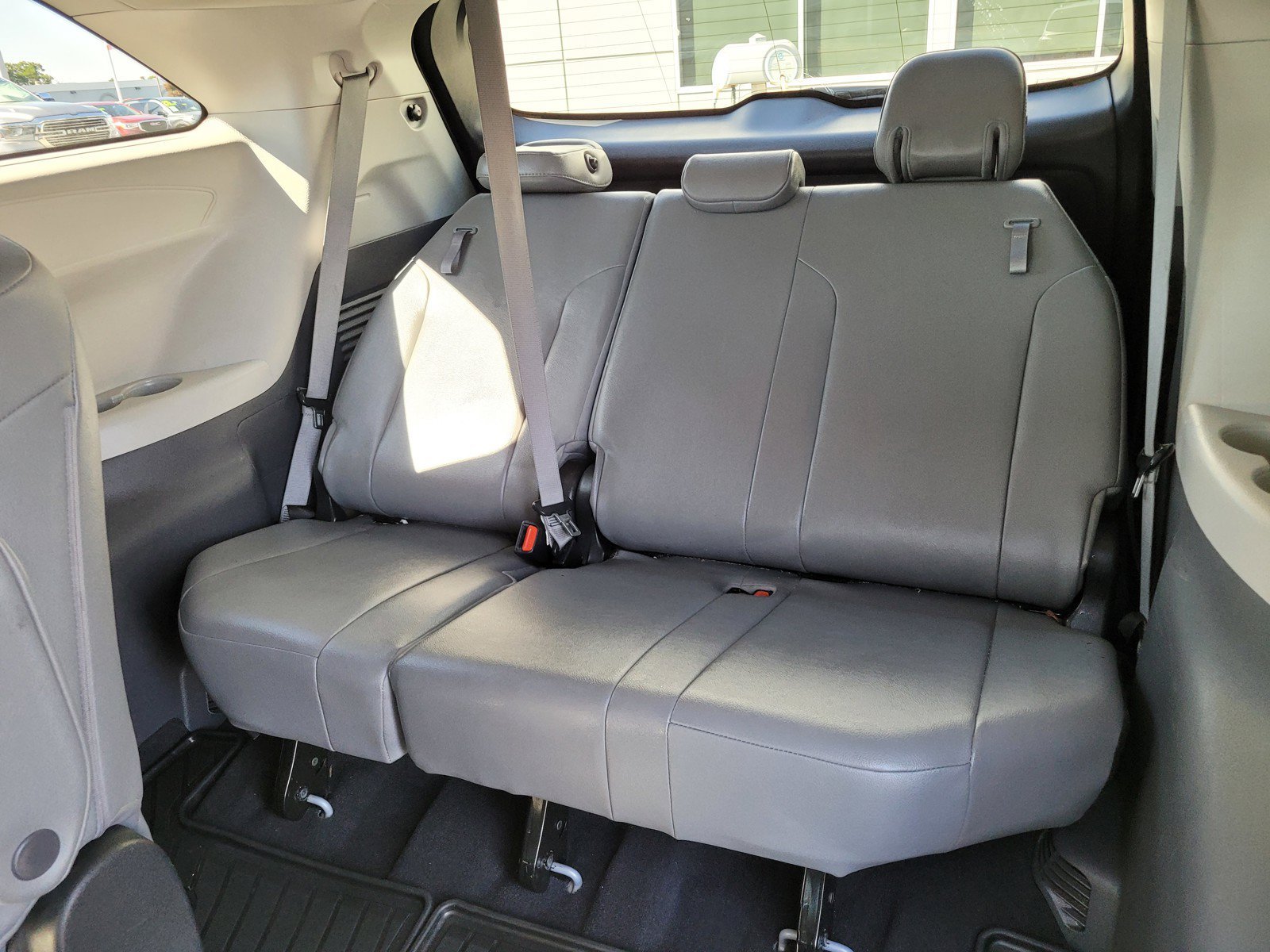 Used 2022 Silver Toyota XLE image 13