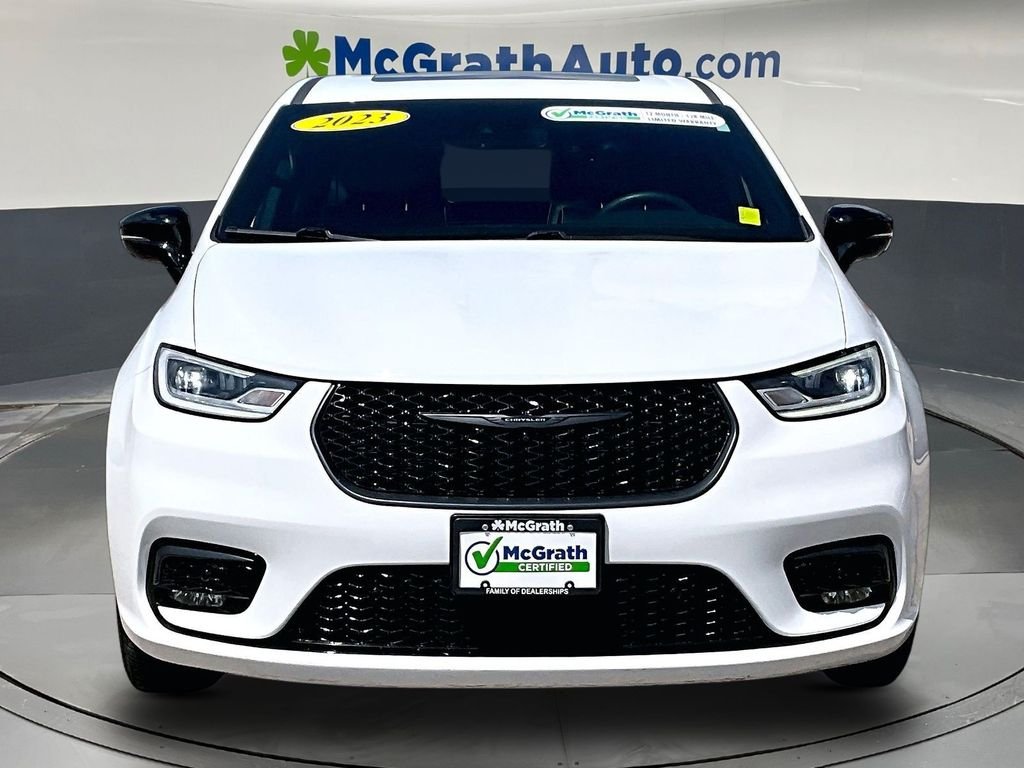 Used 2023 White Chrysler Limited image 2