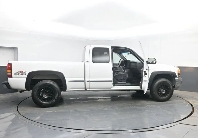 Used 2000  GMC SLE image 44