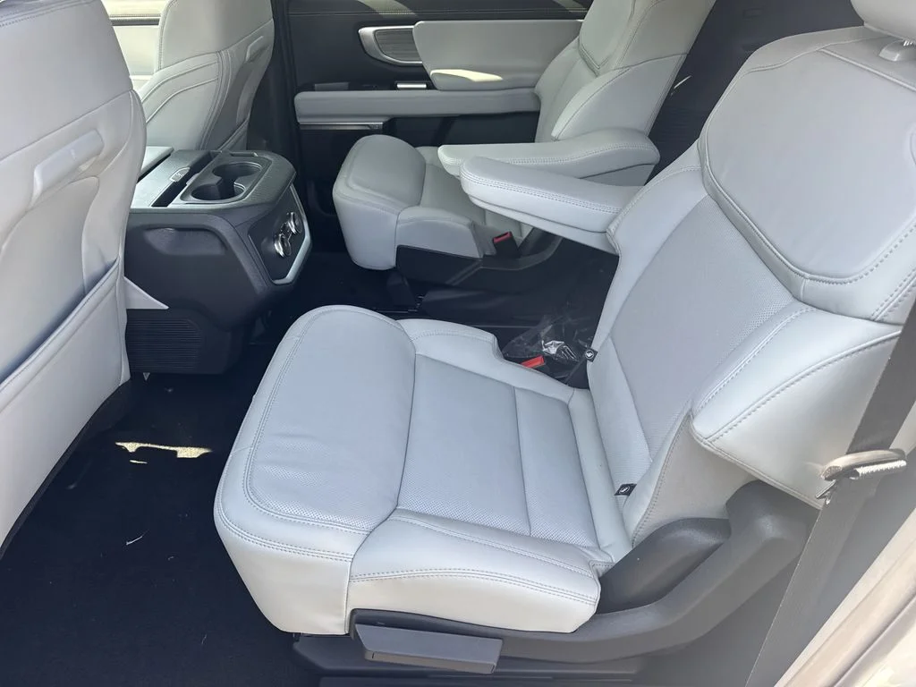 New 2027 White Ford Platinum image 21