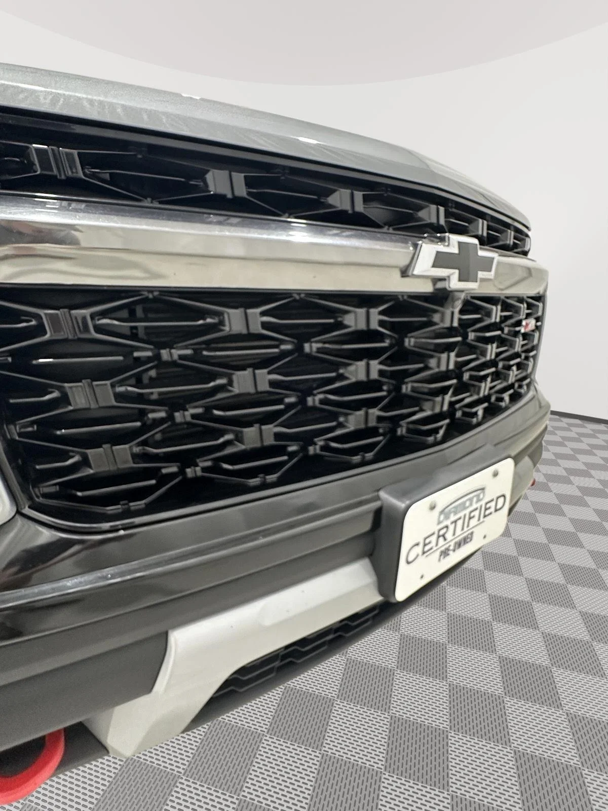 Used 2024 Sterling Gray Metallic Chevrolet Z71 image 27