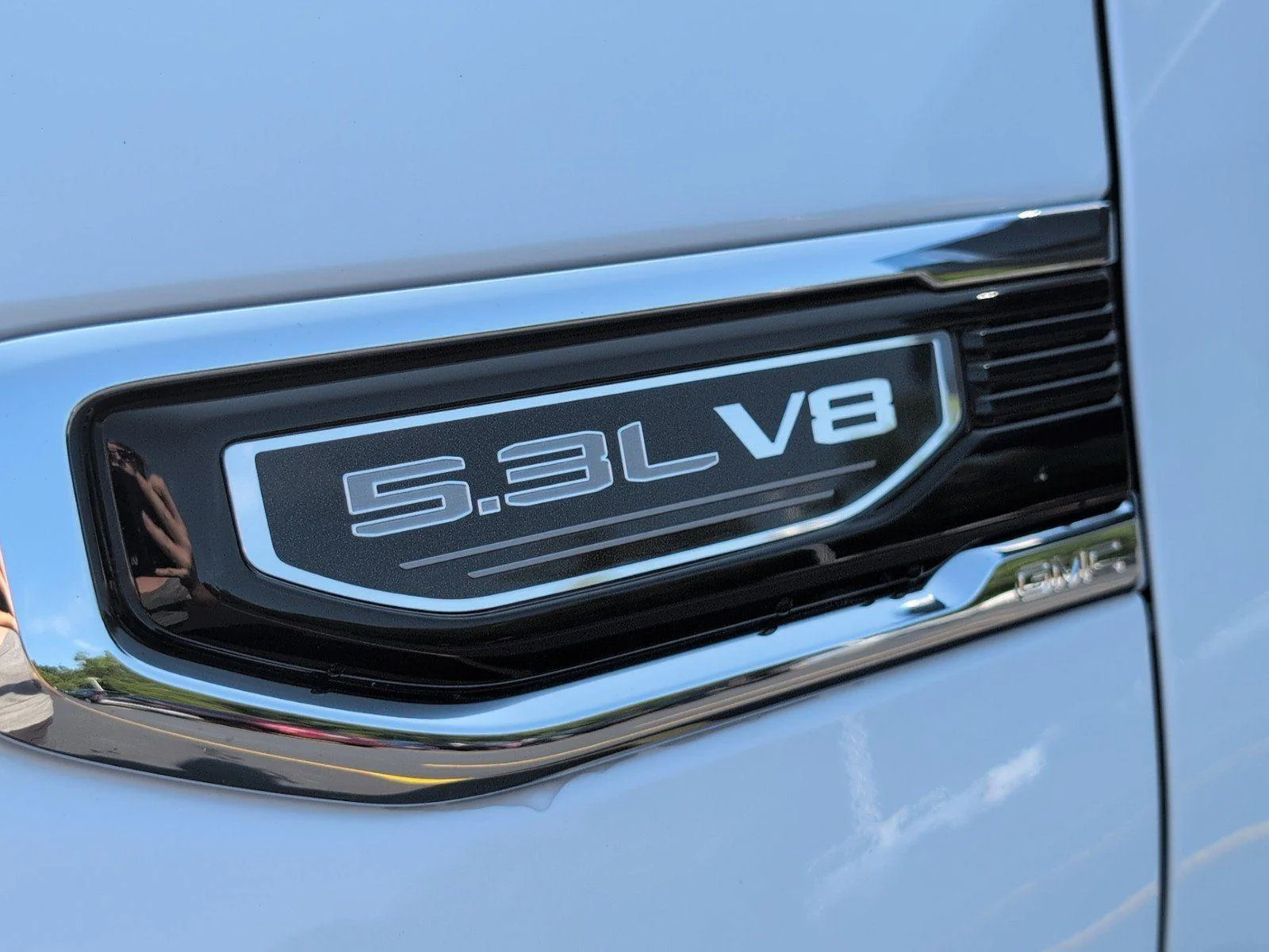 New 2026 Glacier White Tricoat GMC SLT image 10