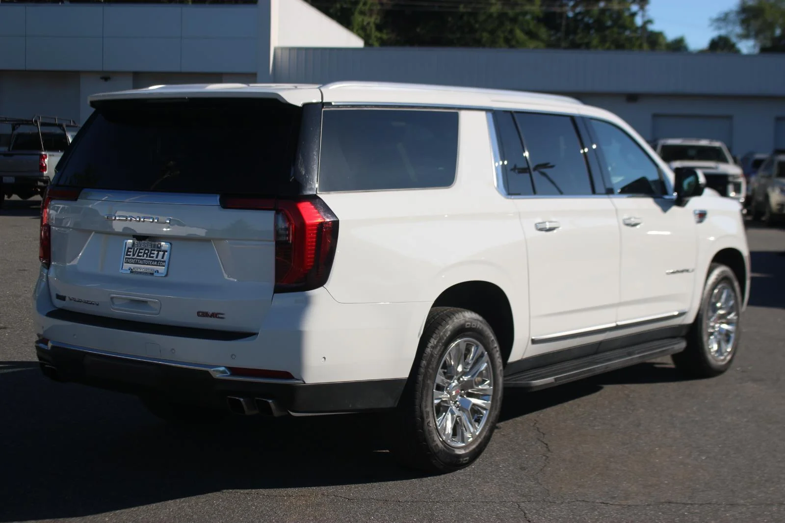 Used 2025 Summit White GMC Denali image 7