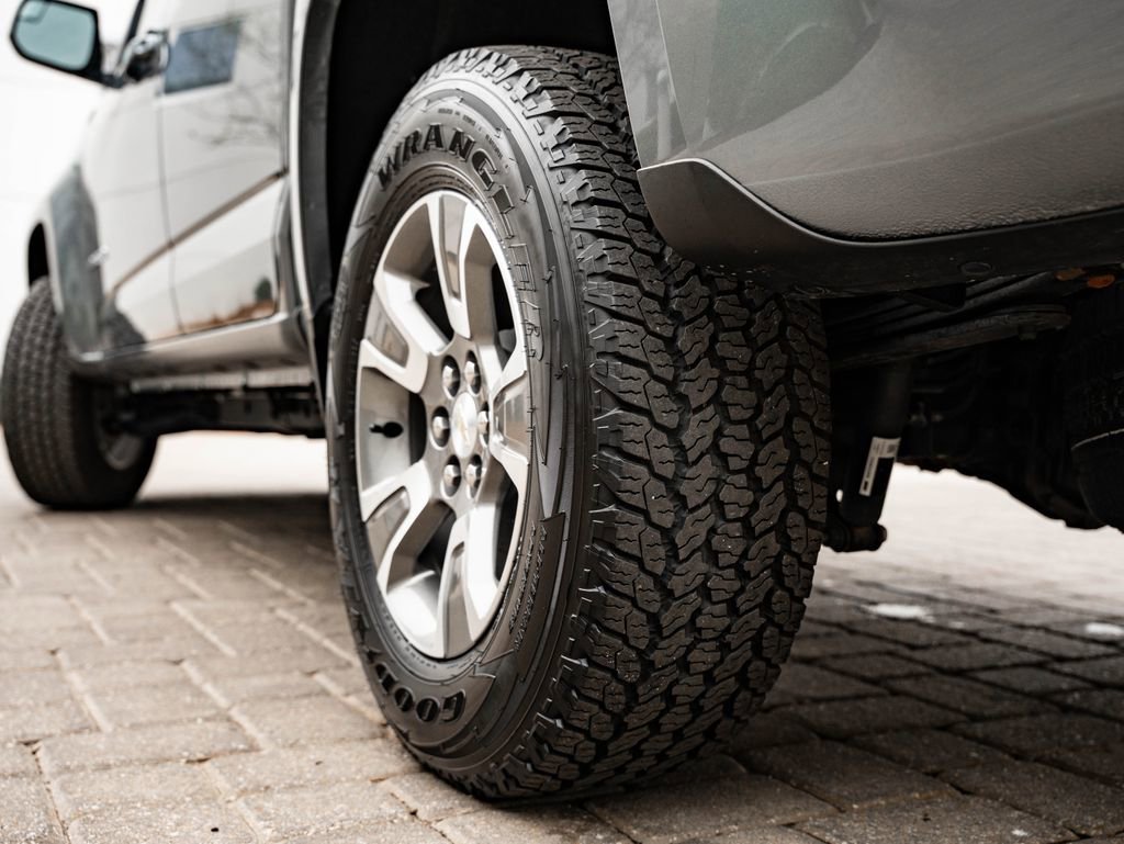 Used 2019 Satin Steel Metallic Chevrolet Z71 image 46