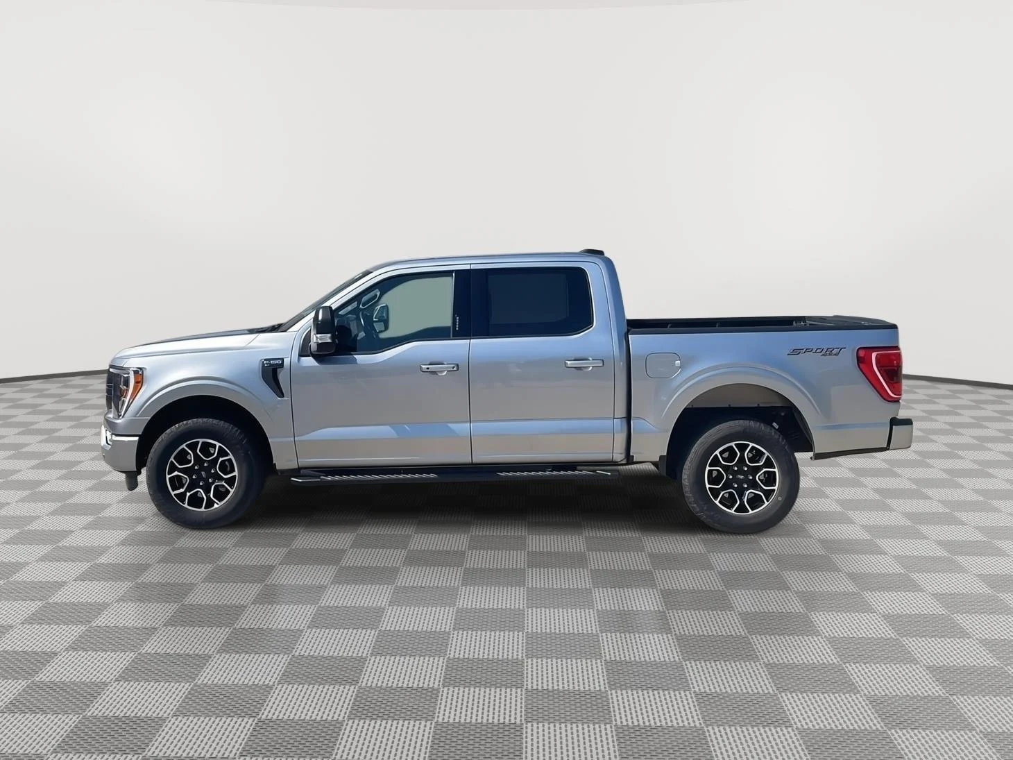 Certified Used 2022 Iconic Silver Ford XLT image 6