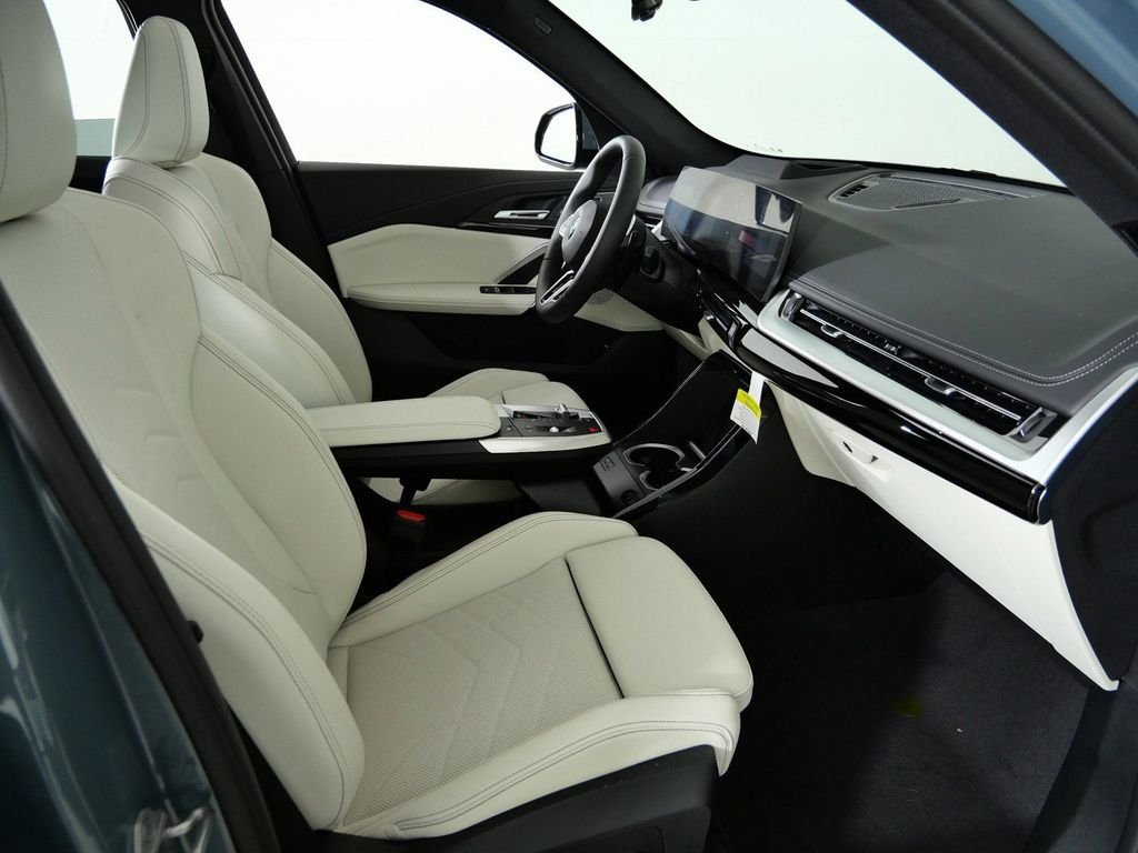 Used 2026 Cape York Green Metallic BMW xDrive28i image 21