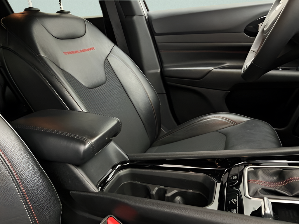 Used 2025 Silver Jeep Trailhawk image 10