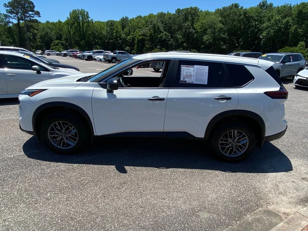 Used 2025 White Nissan S image 4
