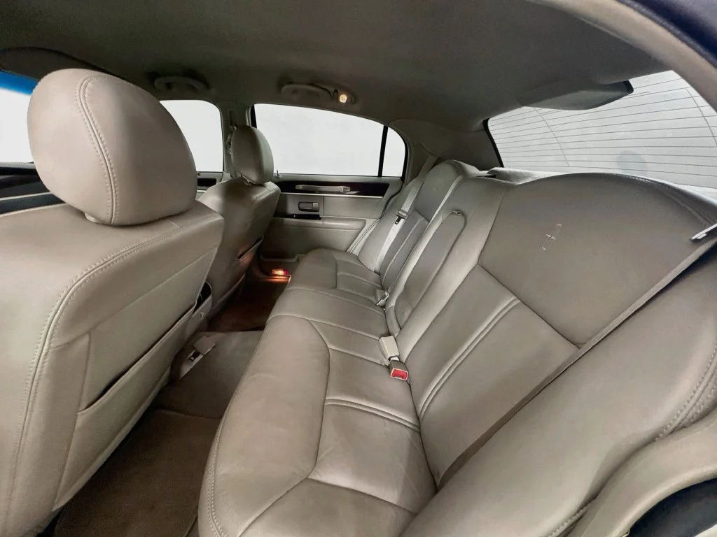 Used 2007 White Lincoln Signature image 26
