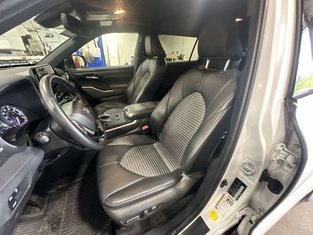 Certified Used 2023 Pearl Toyota XSE image 17