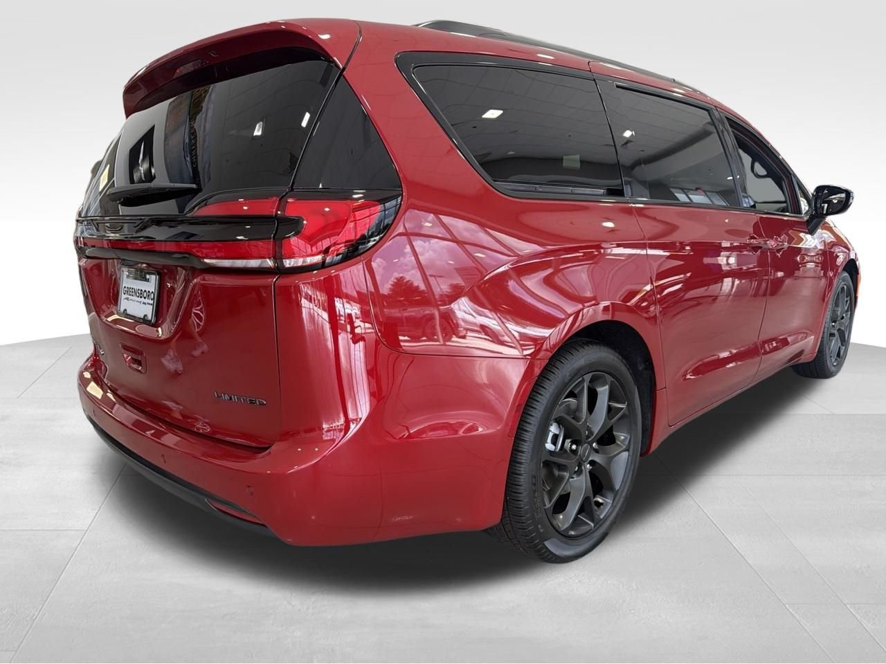 New 2027 Red Hot Pearl-Coat Exterior Paint Chrysler Limited image 6