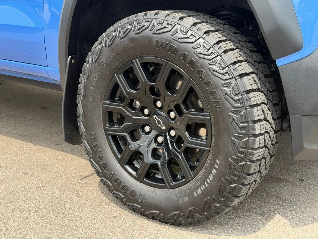 Used 2025 Blue Chevrolet Trail Boss image 28
