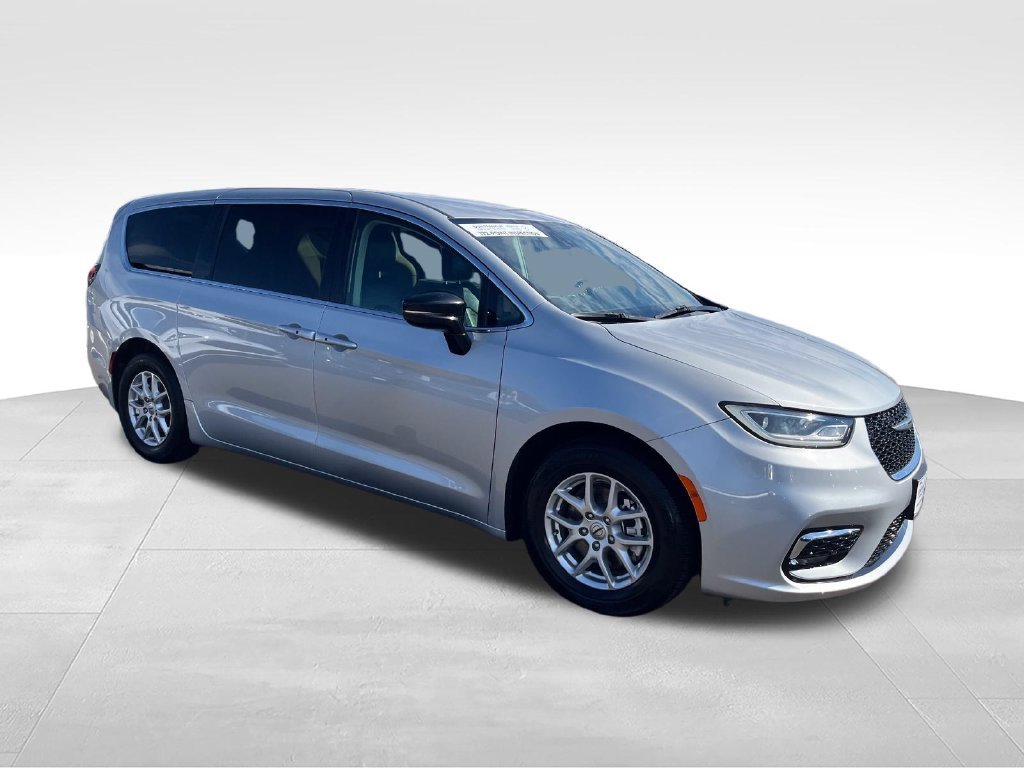 Used 2024 Silver Chrysler Touring L image 7