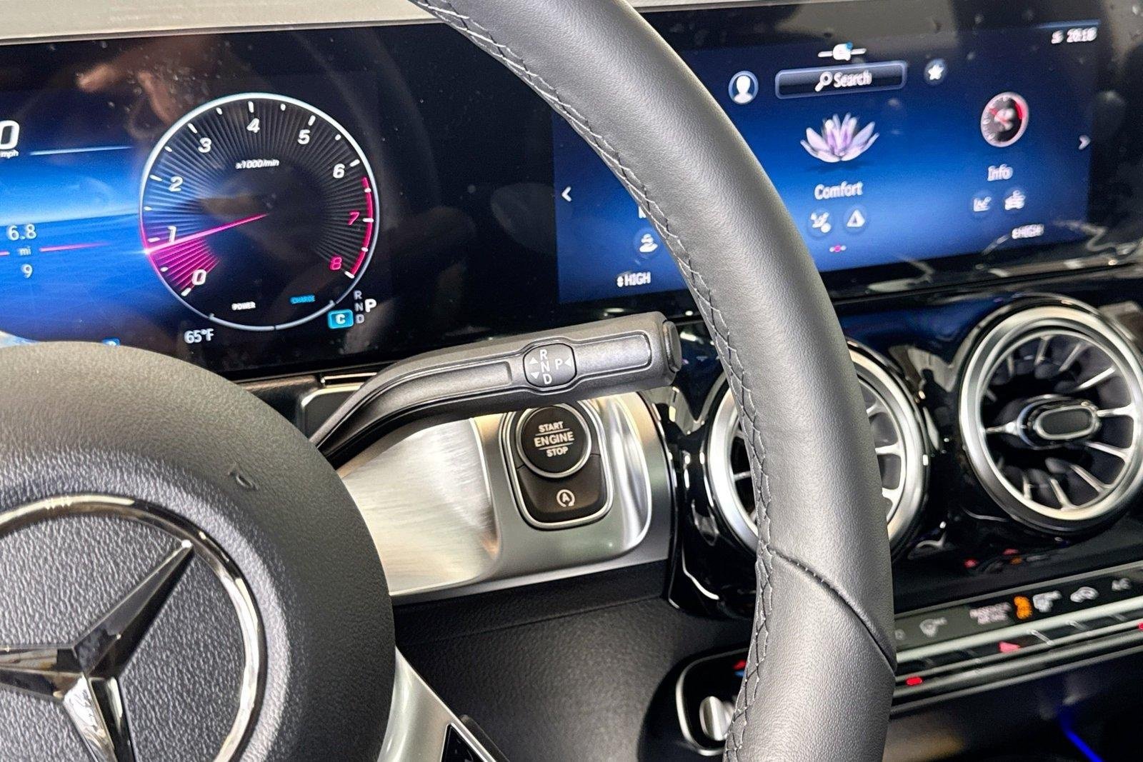 New 2026 Polar White Mercedes-Benz GLB 250 image 15