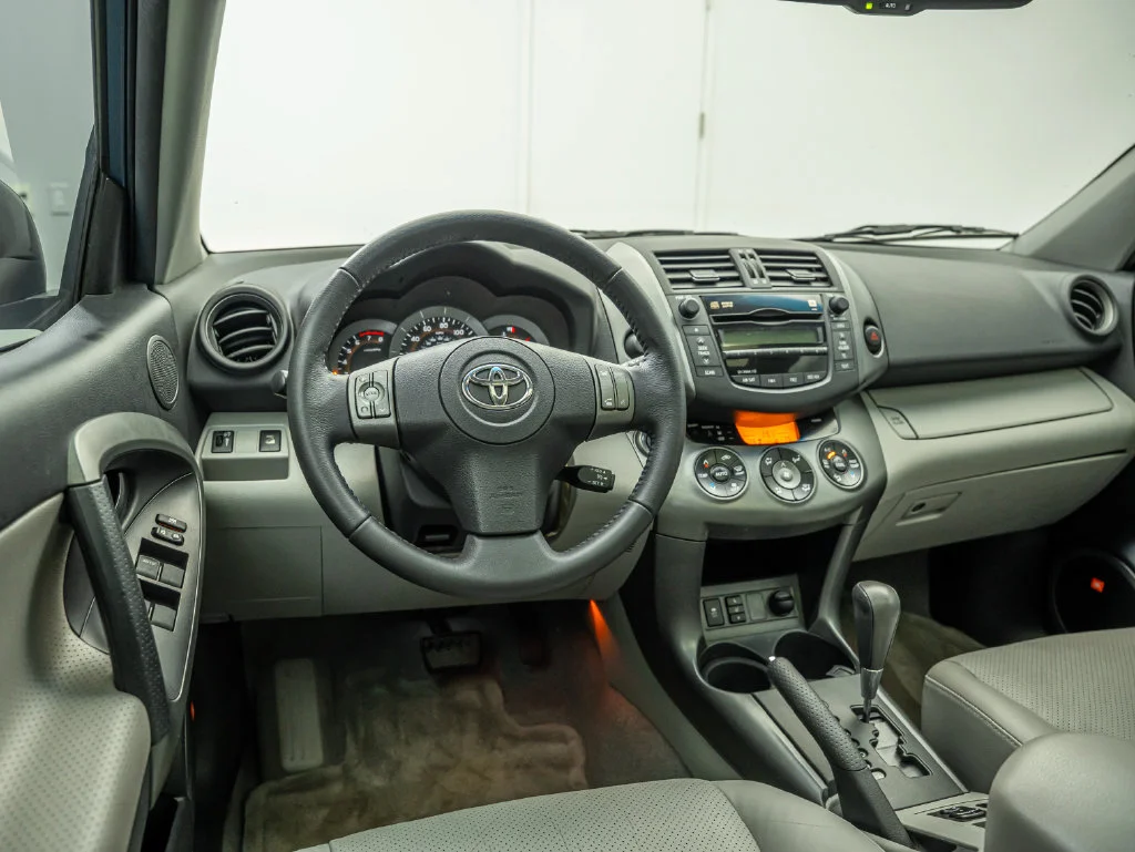 Used 2011 Pacific Blue Metallic Toyota Limited image 31