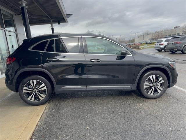 New 2026 Night Black Mercedes-Benz GLA 250 4MATIC® image 4