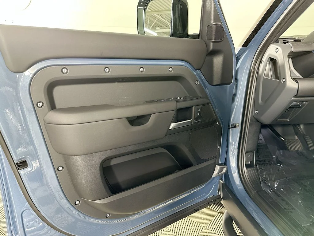 2026 Land Rover Defender S - Photo 21