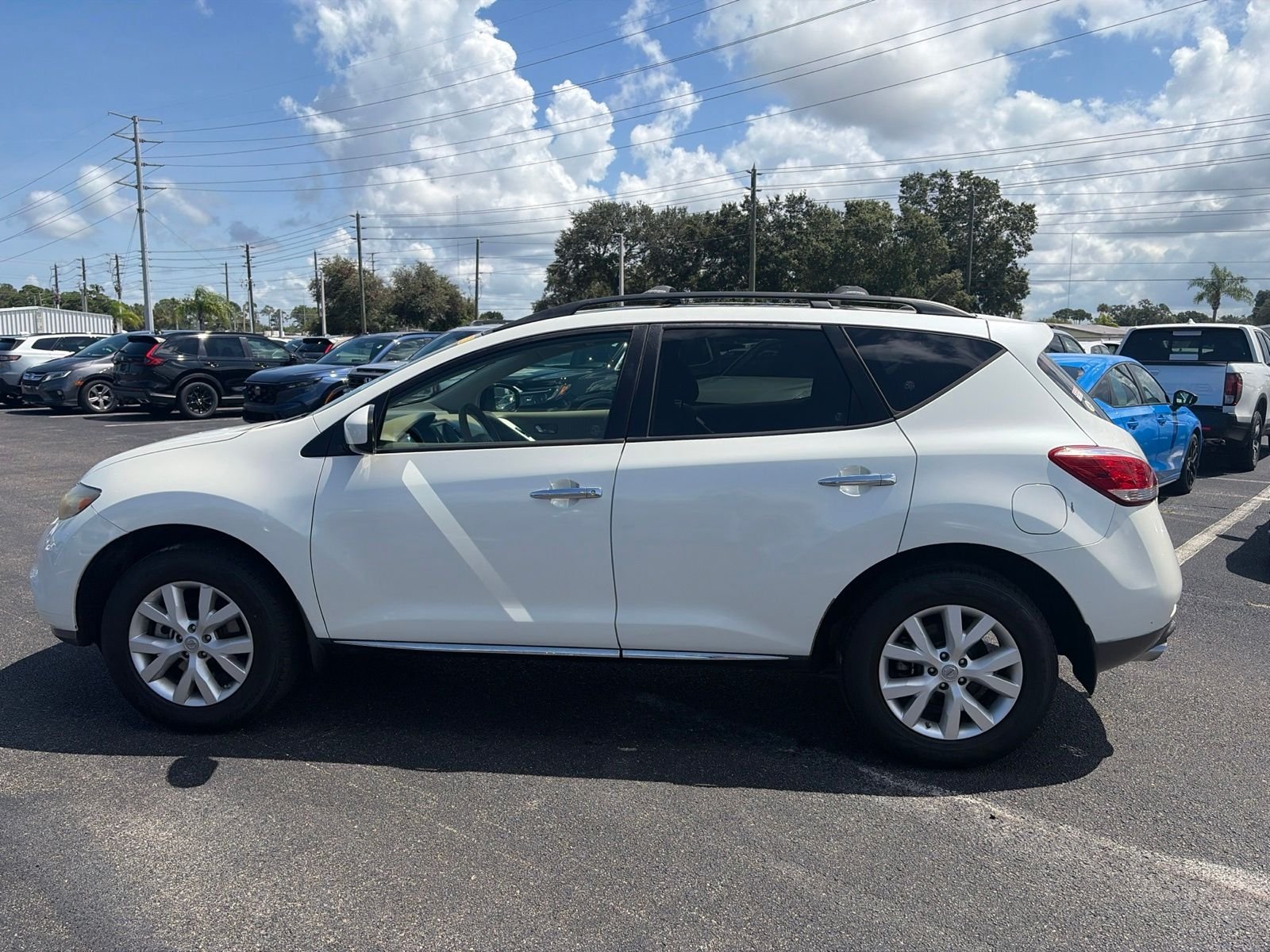 Used 2012 White Nissan SL image 4