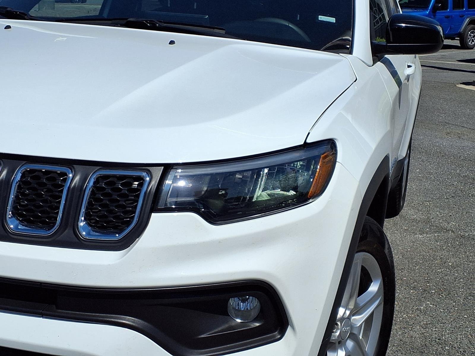 Used 2024 Bright White Clearcoat Jeep Latitude image 14