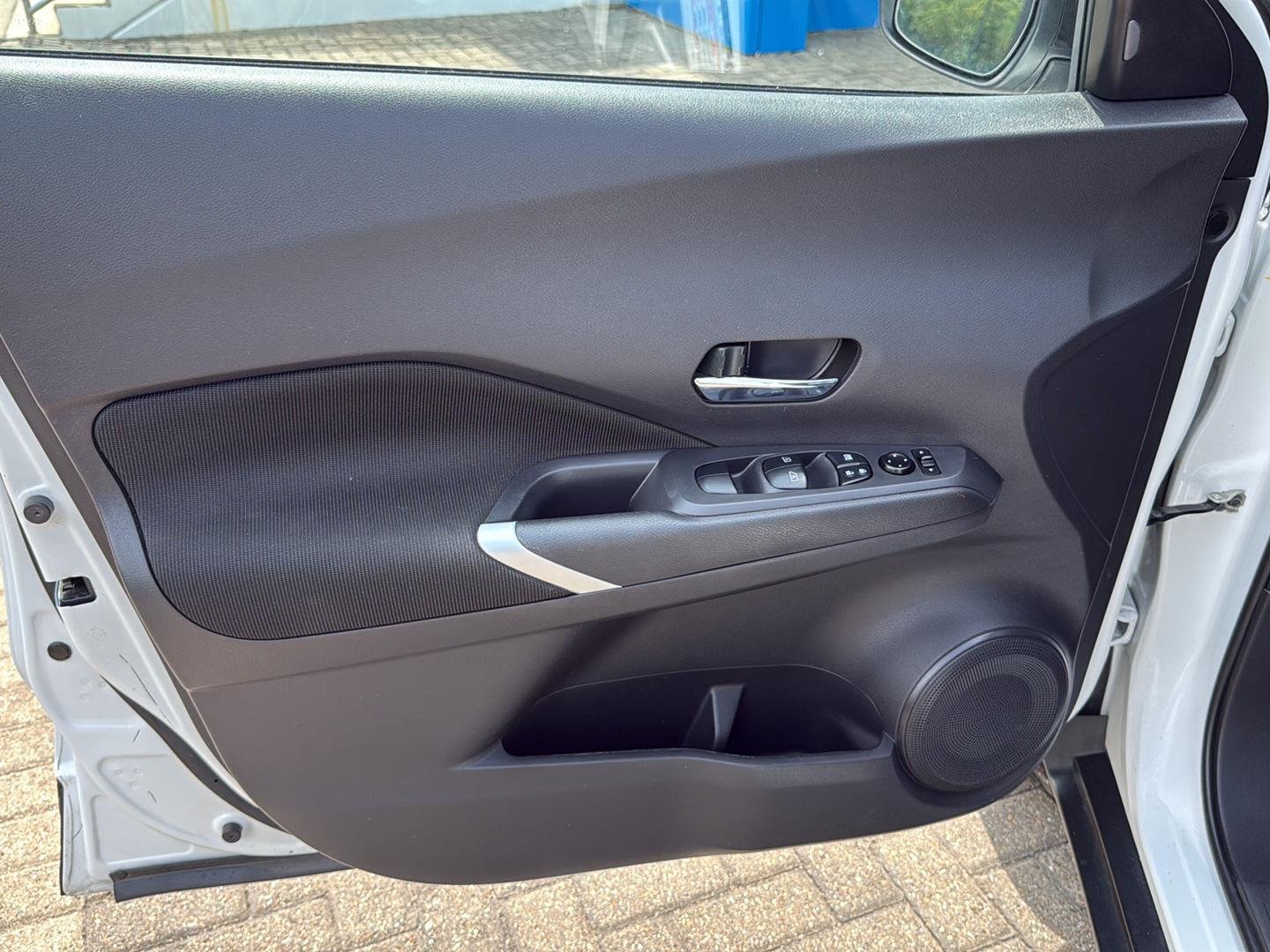 Used 2023 Aspen White Tricoat/Super Black Nissan SV image 11