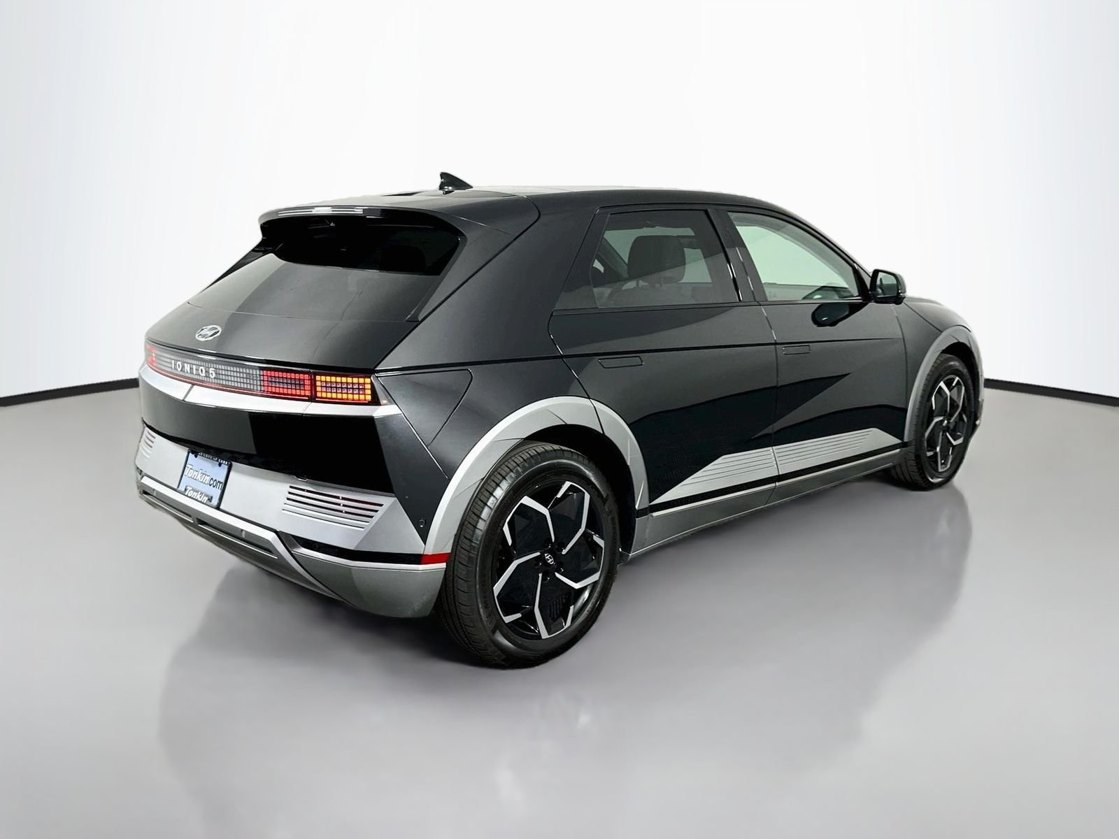 Used 2024 Abyss Black Hyundai Limited image 7
