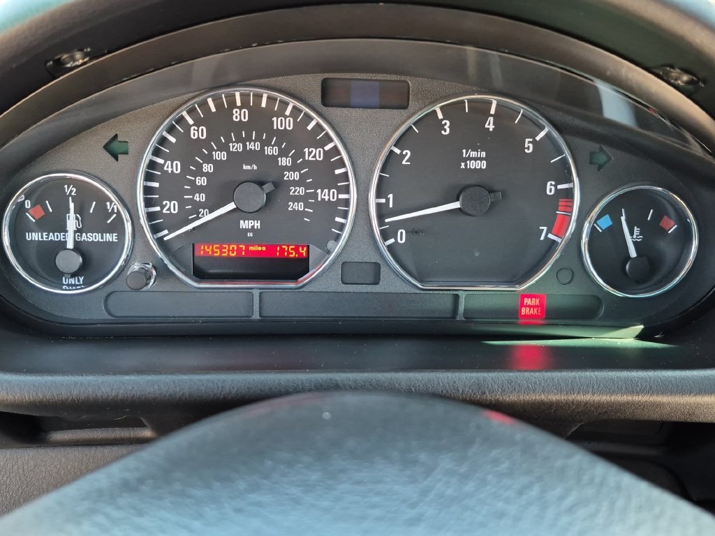 Used 2002  BMW 3.0i image 11