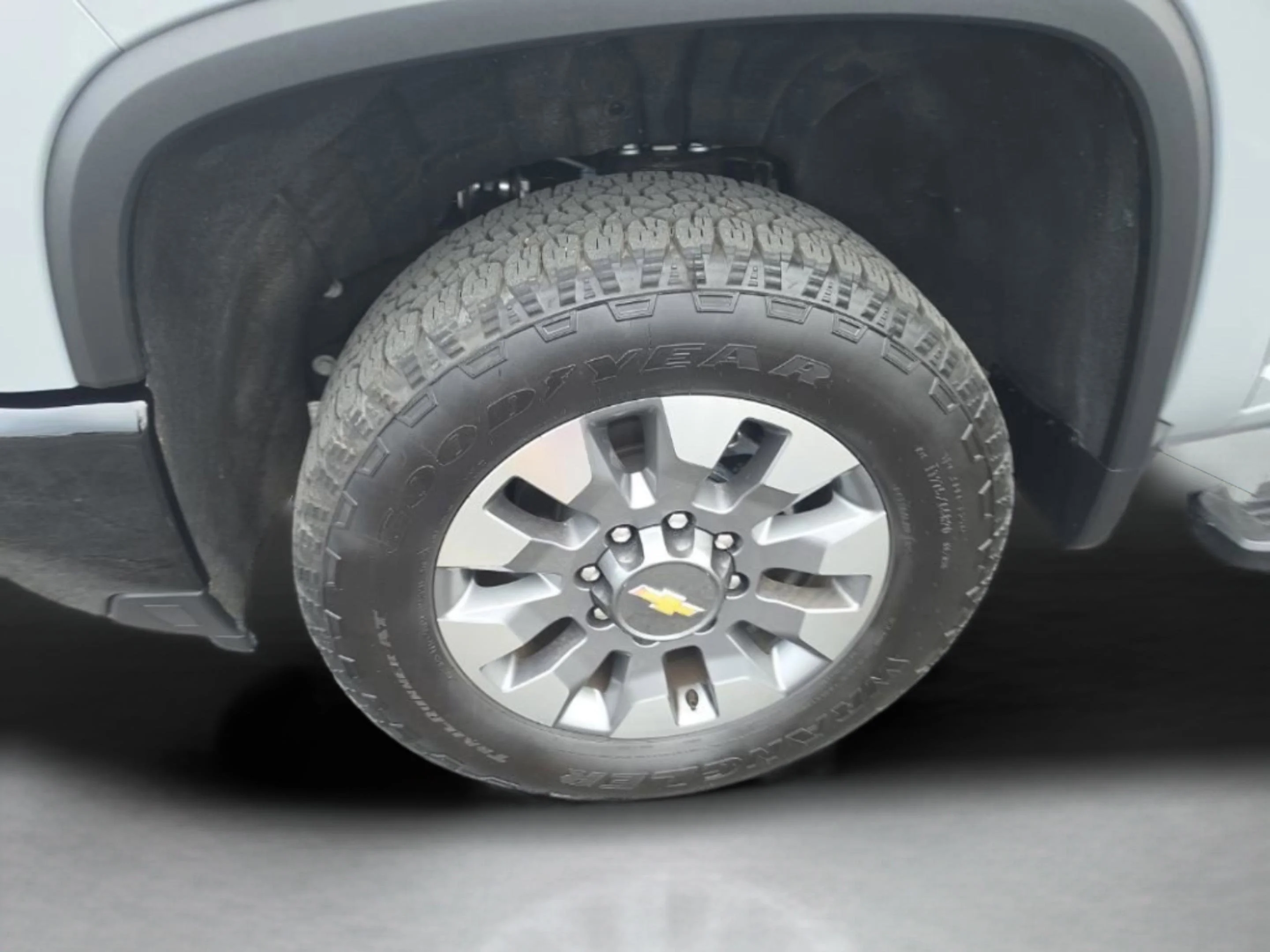 Used 2025 Slate Gray Metallic Chevrolet Custom image 31