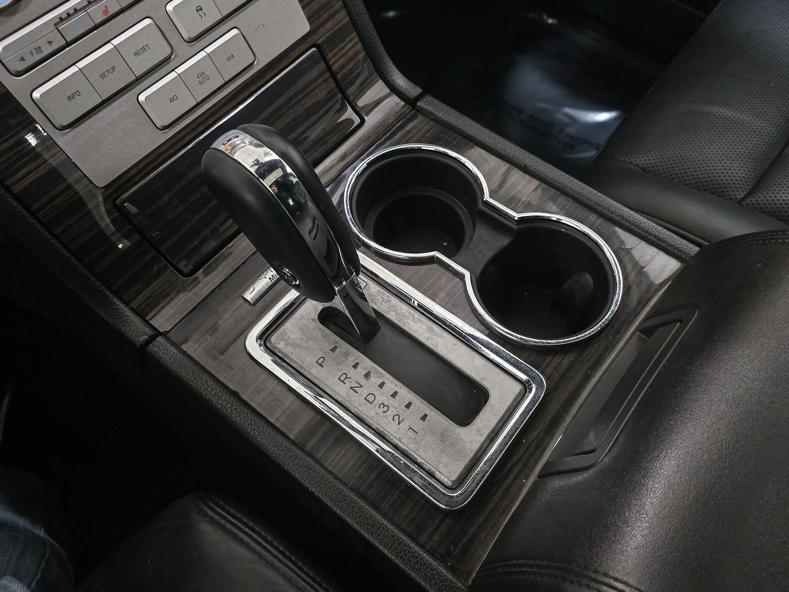 Used 2010 Tuxedo Black Metallic Lincoln Base image 30