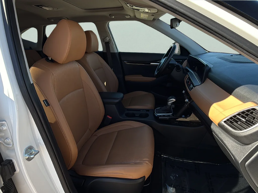 Used 2024 Snow White Pearl Kia SX image 20