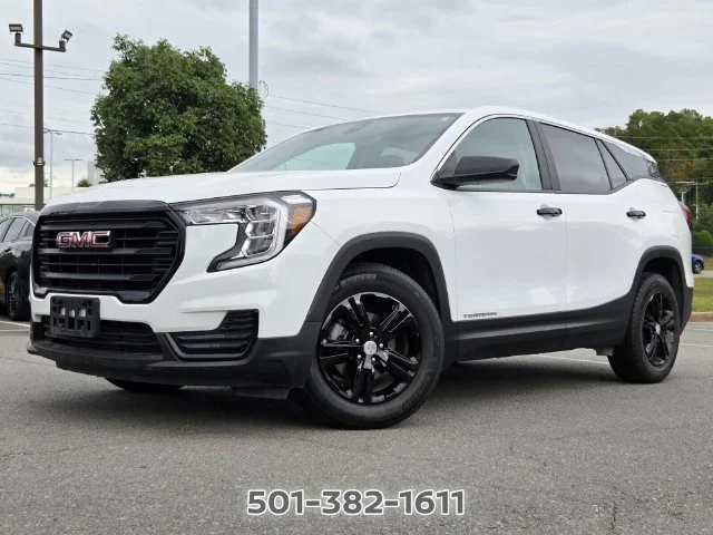 Used 2024 White GMC SLE image 22