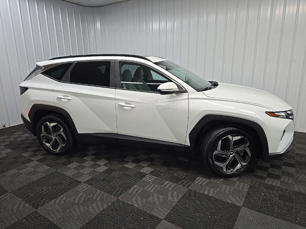 Used 2023 White Hyundai SEL image 1