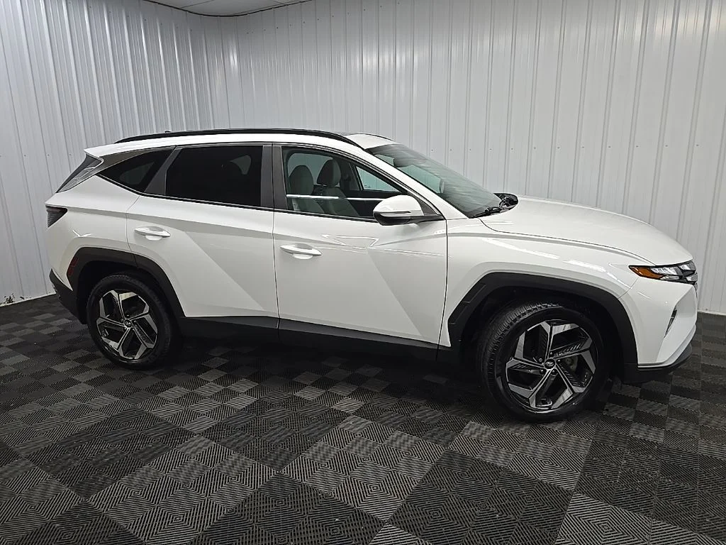 Used 2023 White Pearl Hyundai SEL image 1