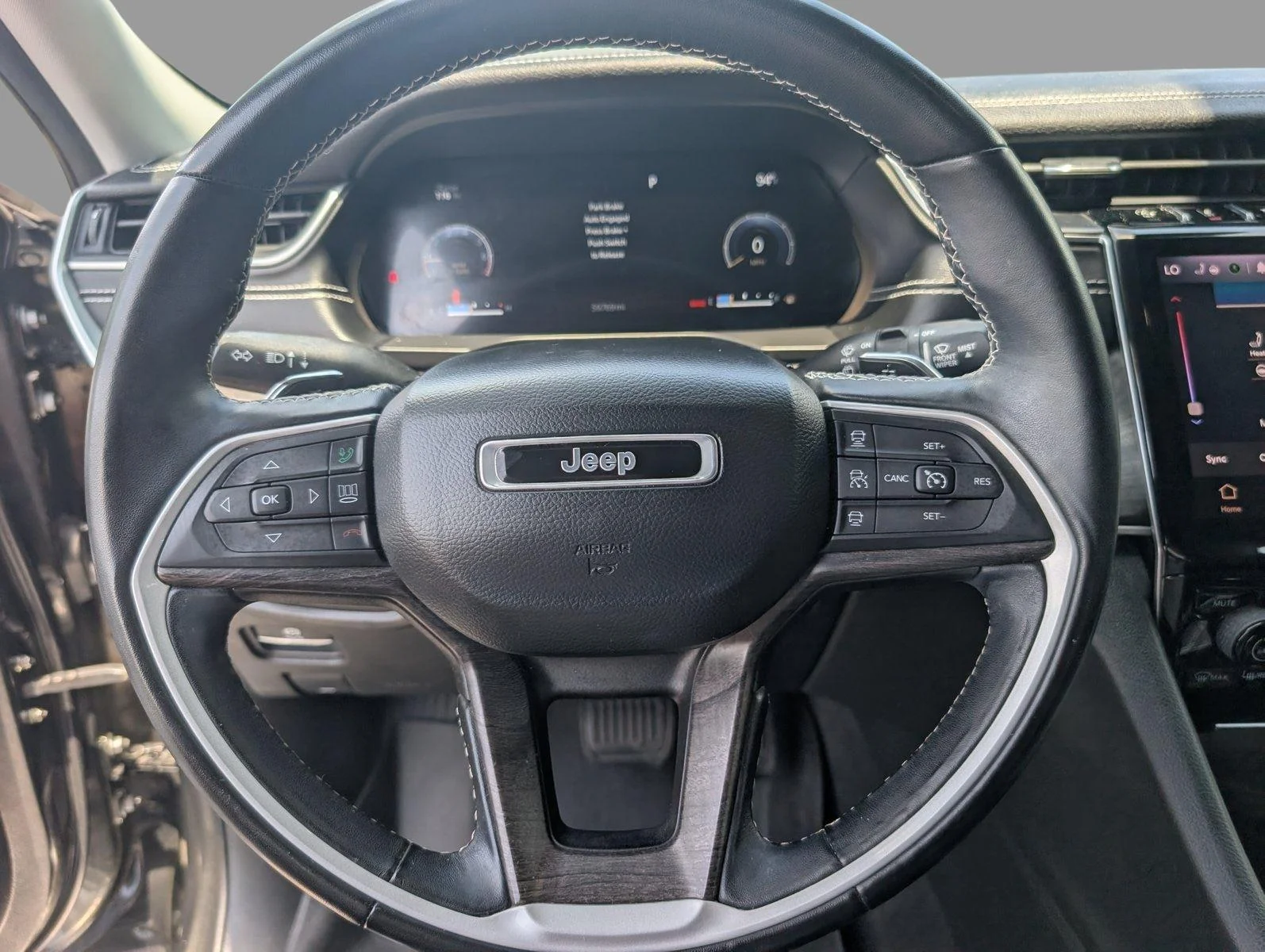 Used 2022 Rocky Mountain Pearlcoat Jeep Limited image 25